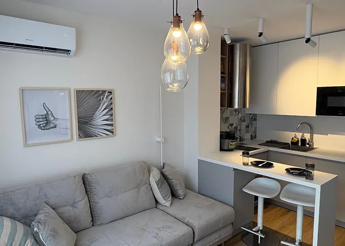 Comfort In - Modern, Bright By Flat Mаnаger 瓦爾納